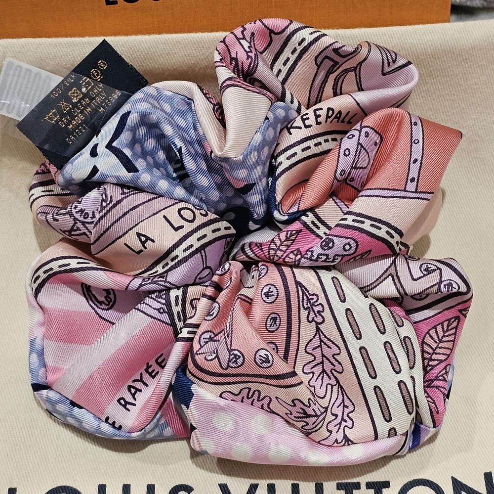 LOUIS VUITTON SCRUNCHIE HAIR ACCESSORY HAIR RIBBON CREME PINK MONOGRAM LARGE SIZ - Picture 14 of 17